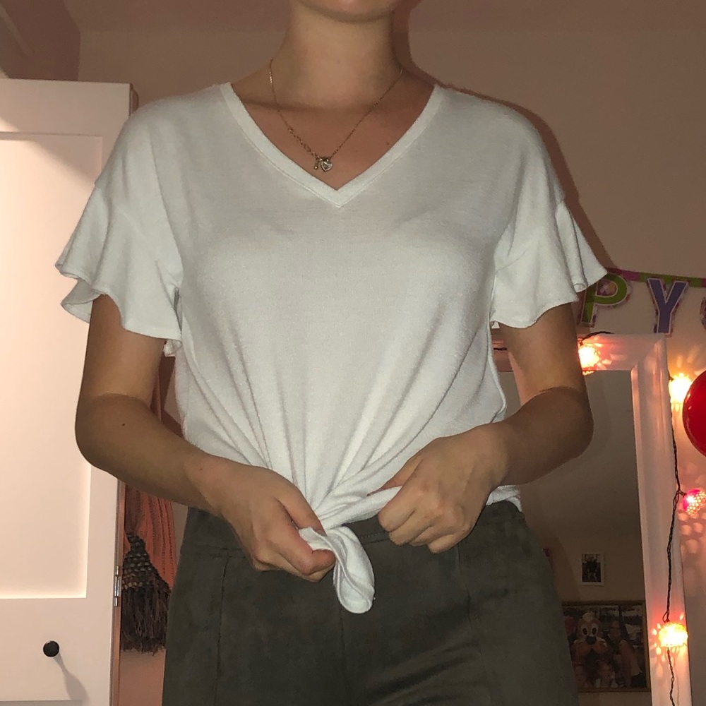 White frilly sleeve tshirt